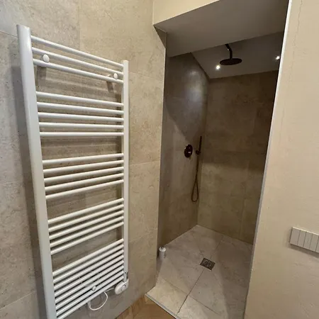 Pedroom Via San Tomaso *