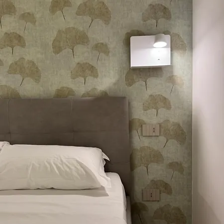 Pedroom Via San Tomaso *