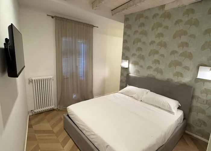 Pedroom Via San Tomaso アパート ベルガモ